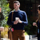 Imagen para el artículo titulado Acude a una entrevista de trabajo en Amazon pero no lo contratan. Usan su foto para su página de empleos